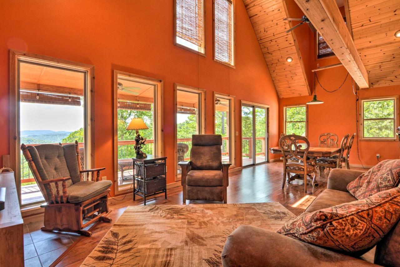 Spacious Log Cabin With Fire Pit And Game Room! Eureka Springs Eksteriør billede