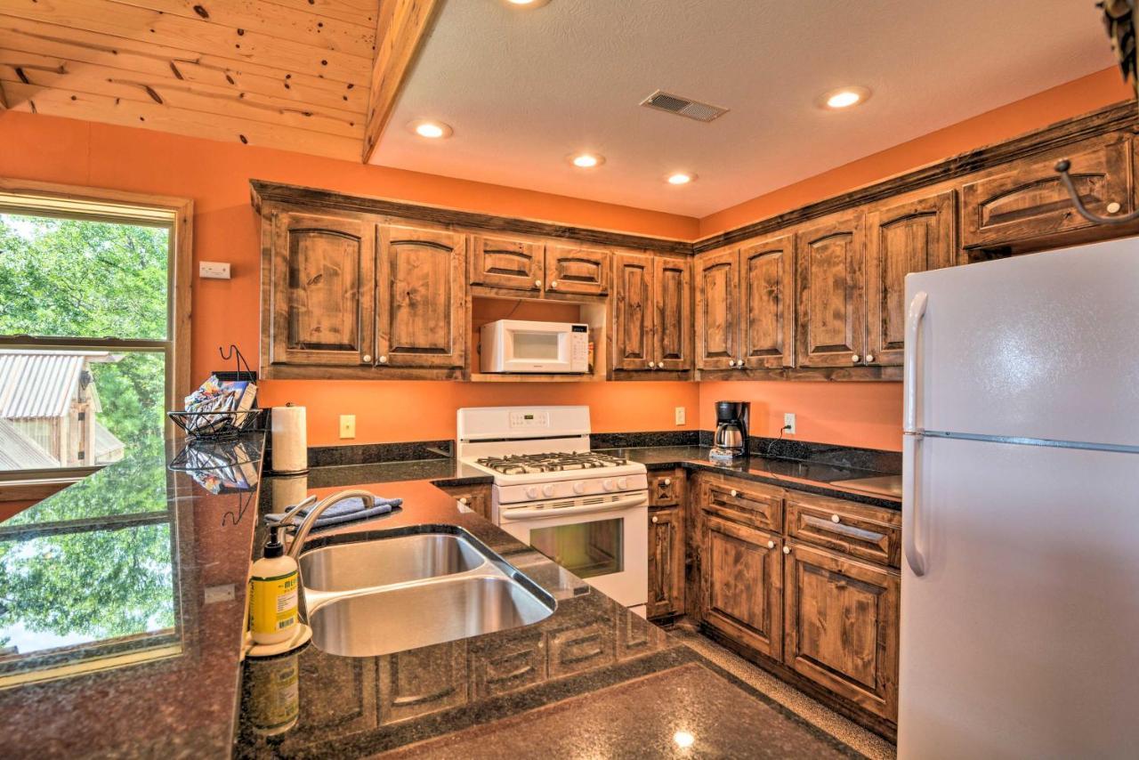 Spacious Log Cabin With Fire Pit And Game Room! Eureka Springs Eksteriør billede
