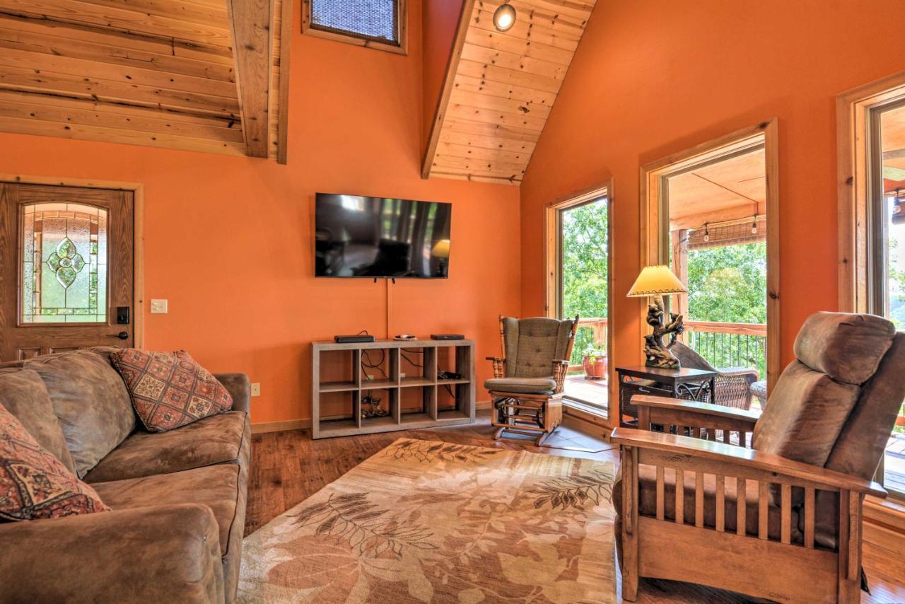 Spacious Log Cabin With Fire Pit And Game Room! Eureka Springs Eksteriør billede