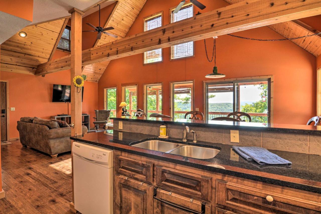 Spacious Log Cabin With Fire Pit And Game Room! Eureka Springs Eksteriør billede