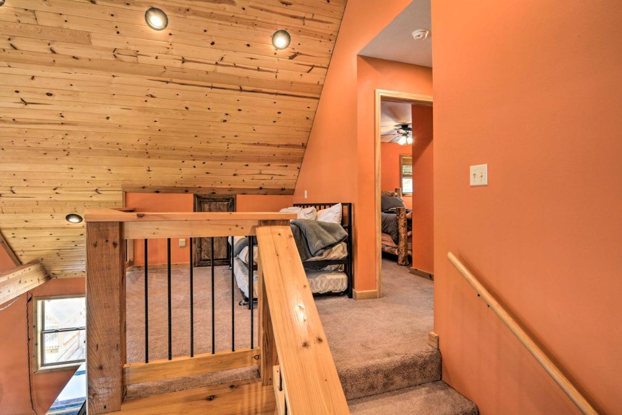 Spacious Log Cabin With Fire Pit And Game Room! Eureka Springs Eksteriør billede