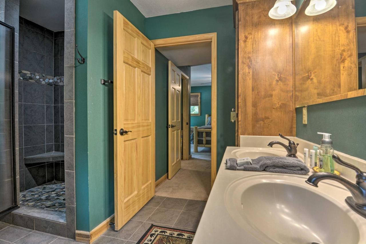 Spacious Log Cabin With Fire Pit And Game Room! Eureka Springs Eksteriør billede