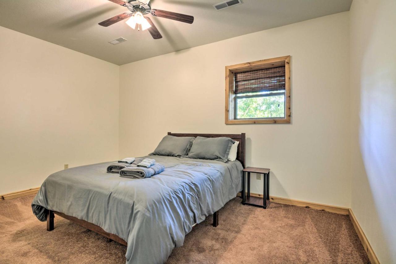 Spacious Log Cabin With Fire Pit And Game Room! Eureka Springs Eksteriør billede