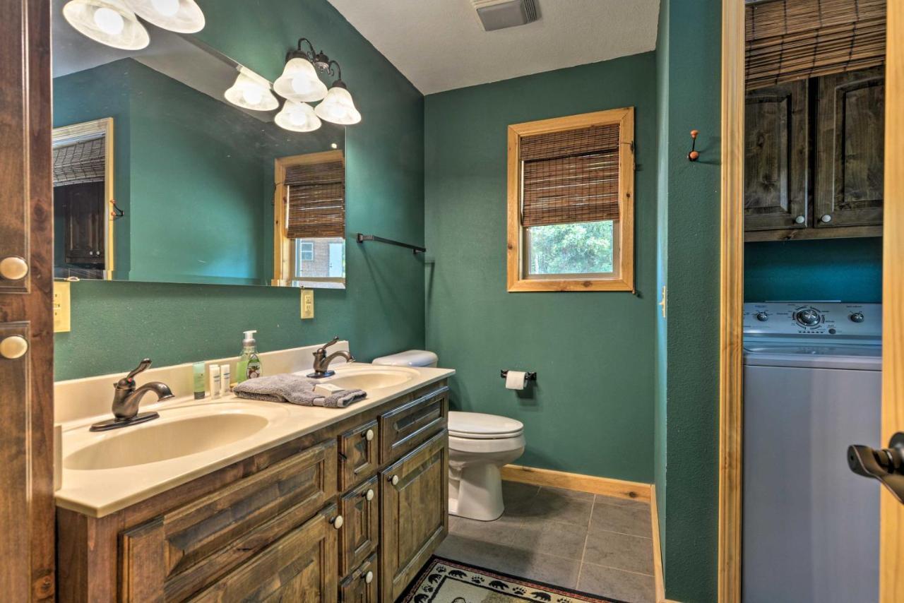 Spacious Log Cabin With Fire Pit And Game Room! Eureka Springs Eksteriør billede