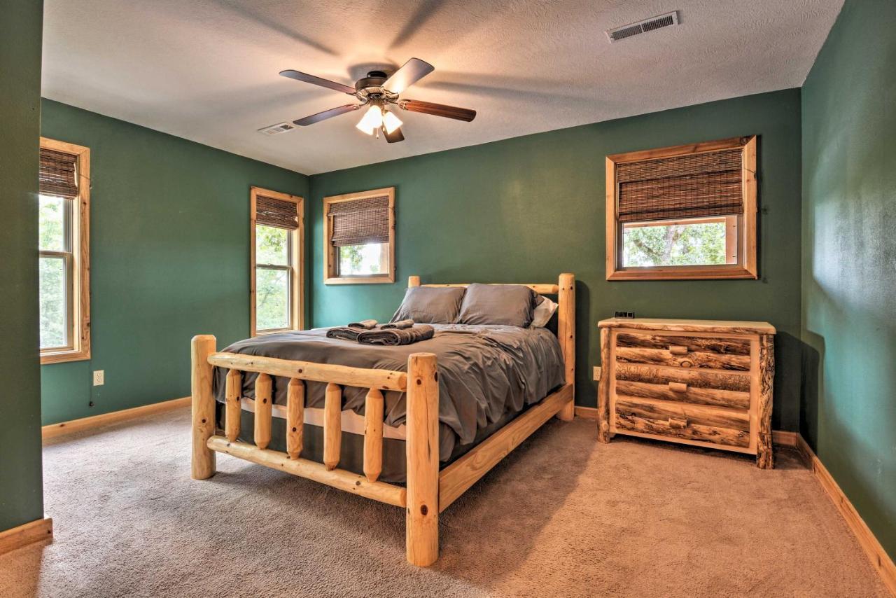 Spacious Log Cabin With Fire Pit And Game Room! Eureka Springs Eksteriør billede