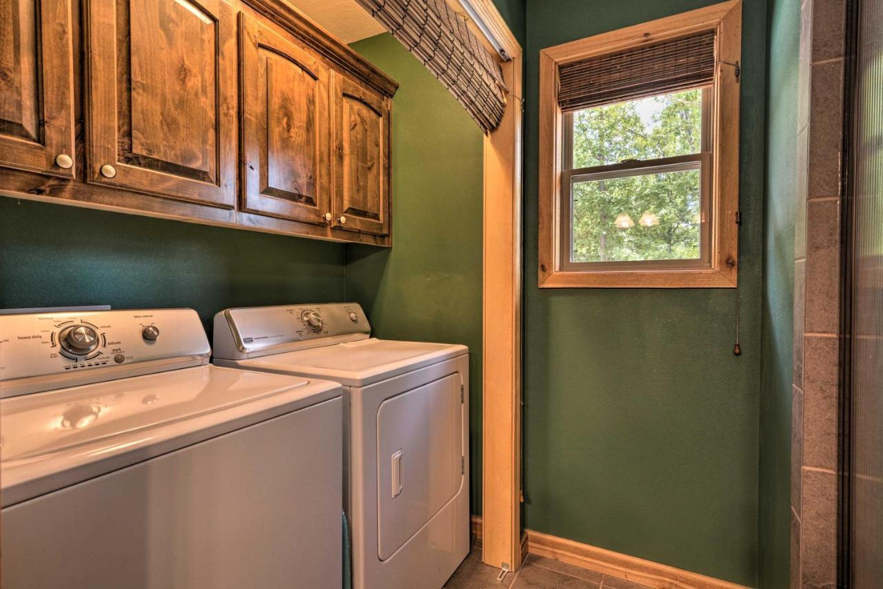 Spacious Log Cabin With Fire Pit And Game Room! Eureka Springs Eksteriør billede